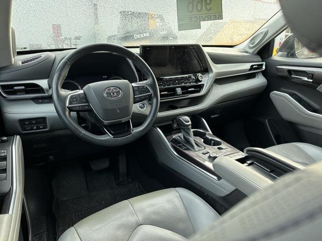 used 2021 Toyota Highlander car, priced at $36,538