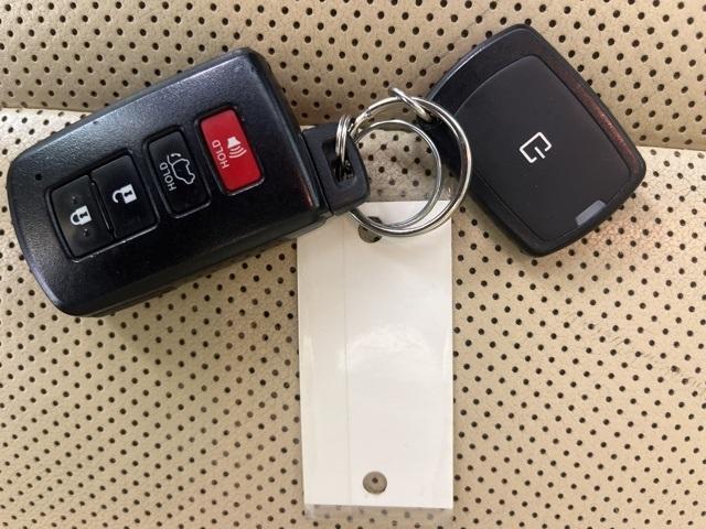 used 2018 Toyota Highlander Hybrid car, priced at $22,622