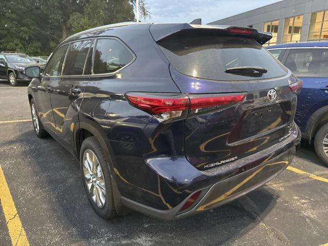 used 2021 Toyota Highlander car, priced at $39,000