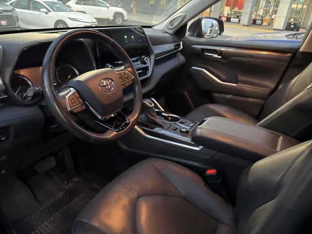 used 2021 Toyota Highlander car, priced at $39,000