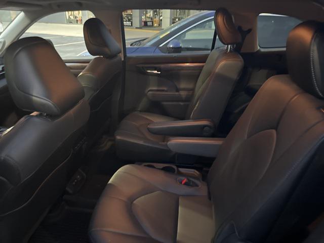 used 2021 Toyota Highlander car, priced at $39,000