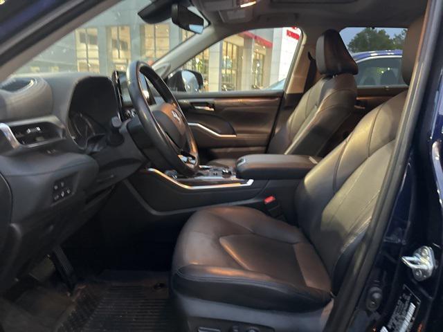 used 2021 Toyota Highlander car, priced at $39,000