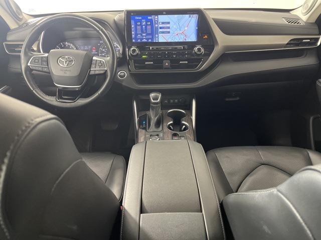 used 2021 Toyota Highlander car, priced at $30,051
