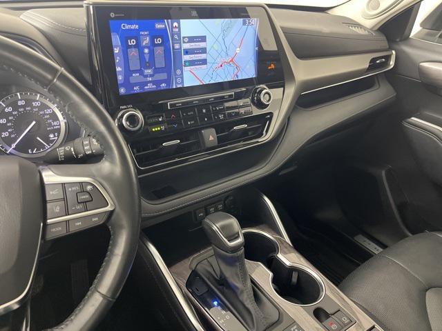 used 2021 Toyota Highlander car, priced at $30,051