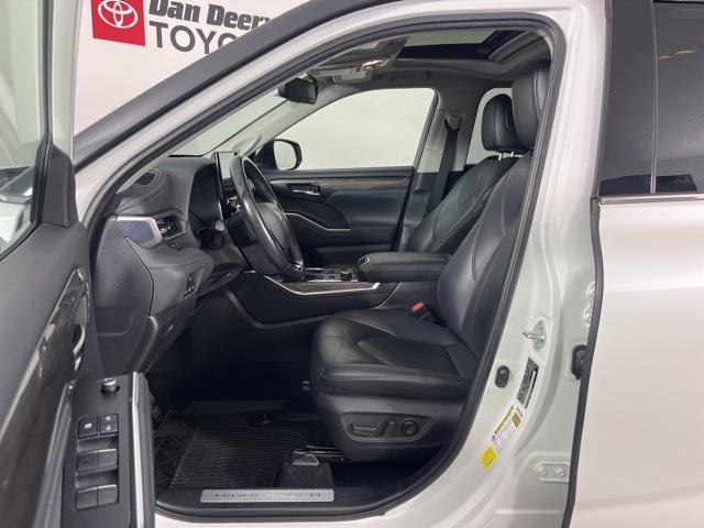 used 2021 Toyota Highlander car, priced at $30,051