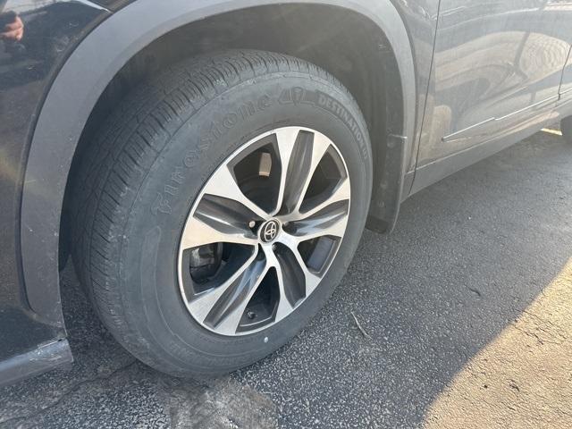 used 2022 Toyota Highlander car, priced at $40,500