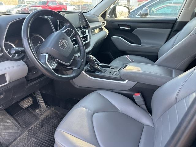 used 2022 Toyota Highlander car, priced at $40,500