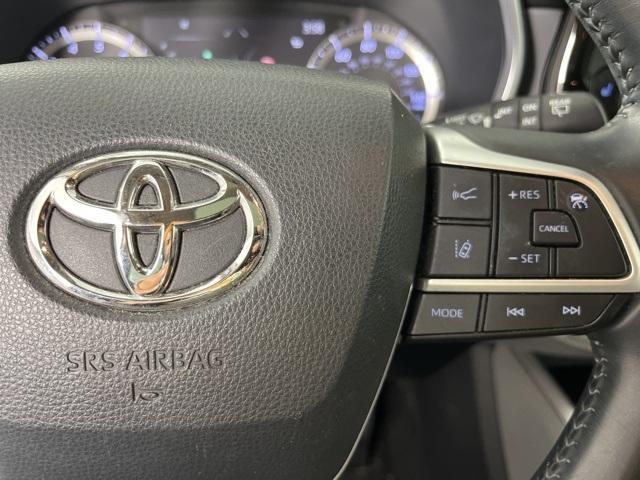 used 2022 Toyota Highlander car, priced at $38,600
