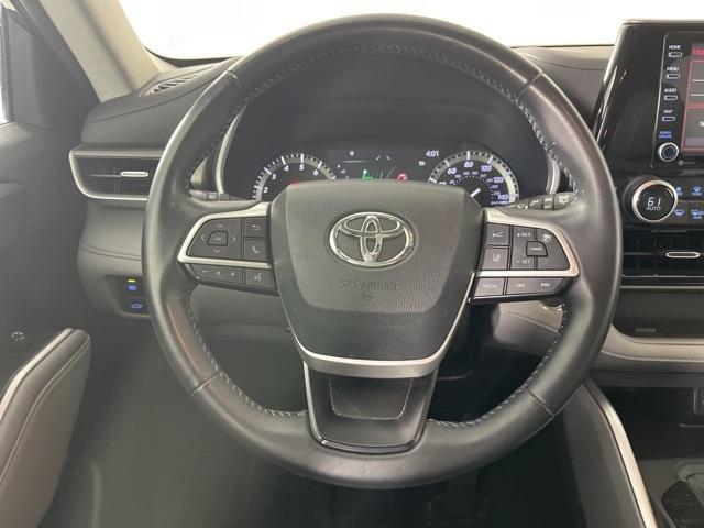 used 2022 Toyota Highlander car, priced at $38,600