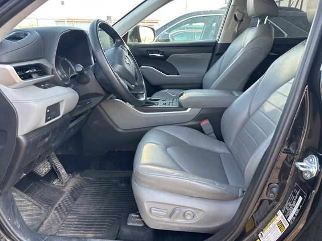 used 2022 Toyota Highlander car, priced at $40,500