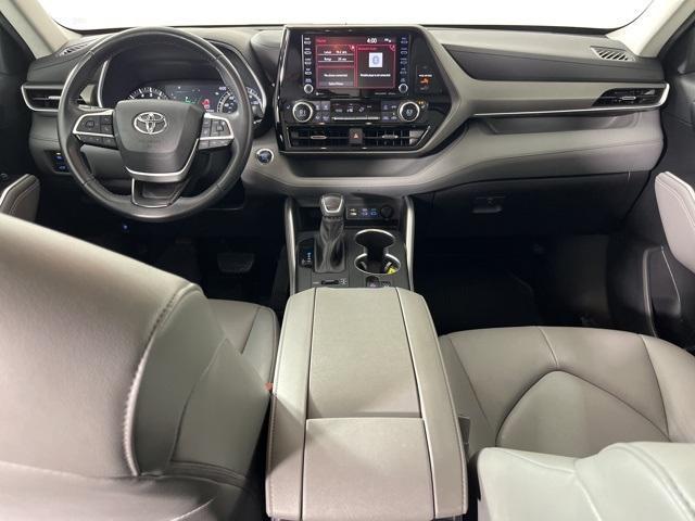 used 2022 Toyota Highlander car, priced at $38,600