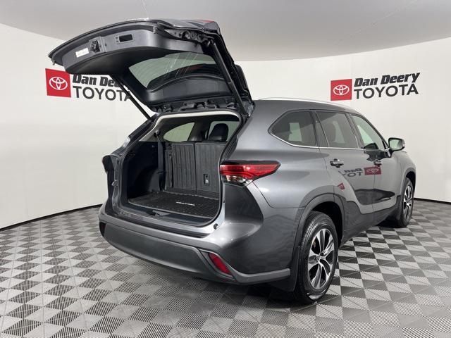 used 2022 Toyota Highlander car, priced at $39,335