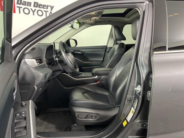 used 2022 Toyota Highlander car, priced at $39,335