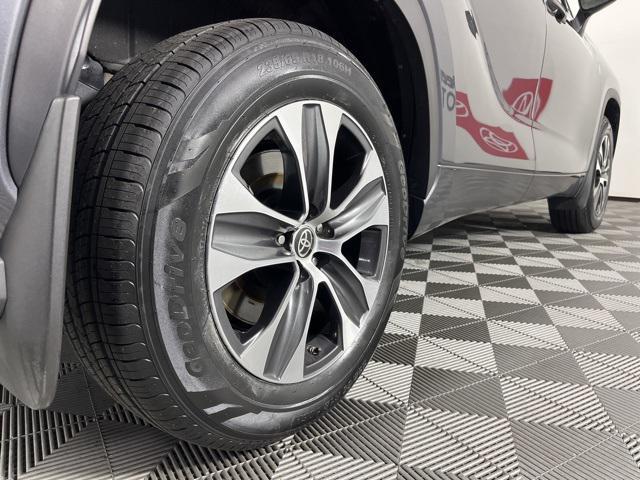 used 2022 Toyota Highlander car, priced at $39,335