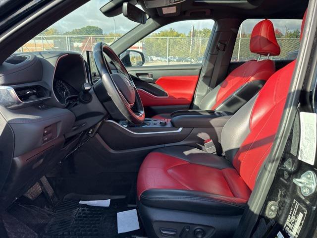 used 2021 Toyota Highlander car, priced at $35,500