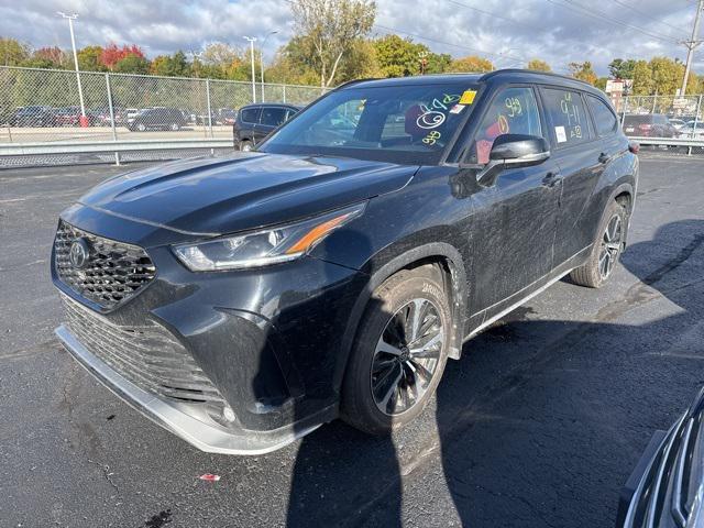 used 2021 Toyota Highlander car, priced at $35,500