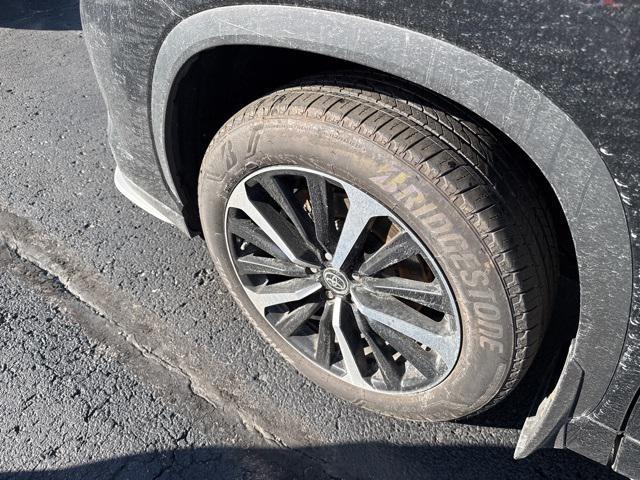 used 2021 Toyota Highlander car, priced at $35,500