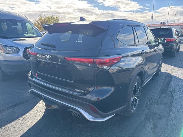 used 2021 Toyota Highlander car, priced at $35,500