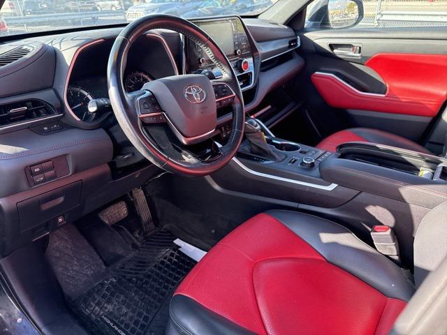 used 2021 Toyota Highlander car, priced at $35,500