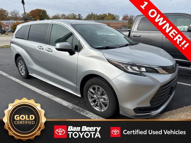 used 2022 Toyota Sienna car, priced at $31,354