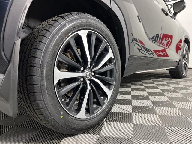 used 2022 Toyota Highlander car, priced at $30,569