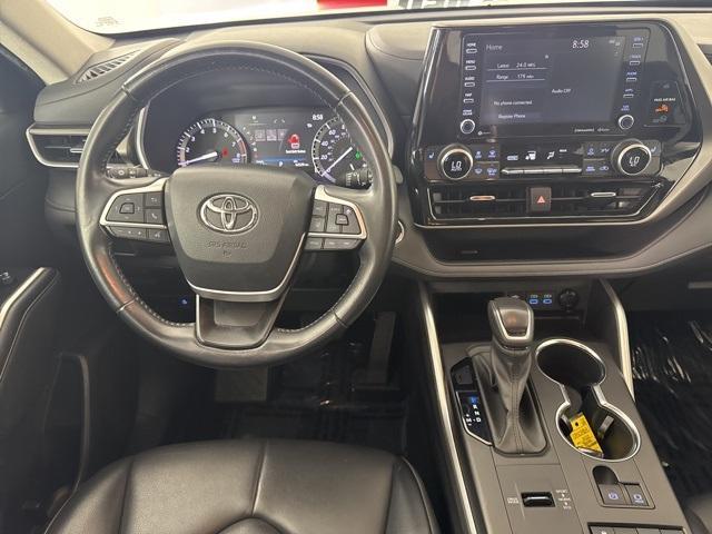 used 2022 Toyota Highlander car, priced at $32,305