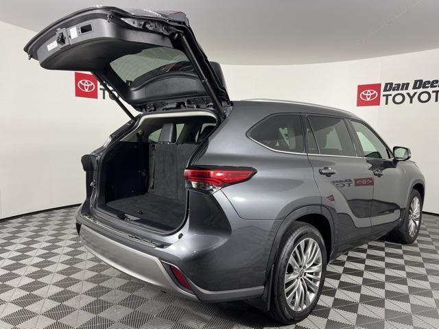 used 2023 Toyota Highlander Hybrid car, priced at $50,767