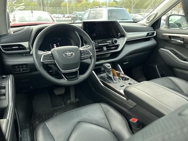 used 2023 Toyota Highlander Hybrid car, priced at $51,800