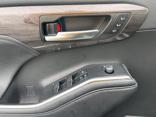 used 2023 Toyota Highlander Hybrid car, priced at $50,500