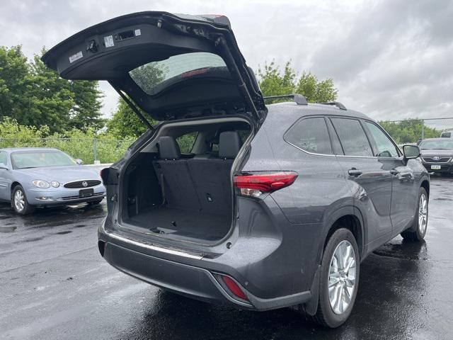 used 2023 Toyota Highlander Hybrid car, priced at $50,500