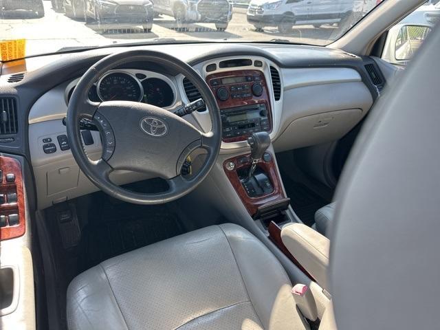 used 2005 Toyota Highlander car, priced at $5,500