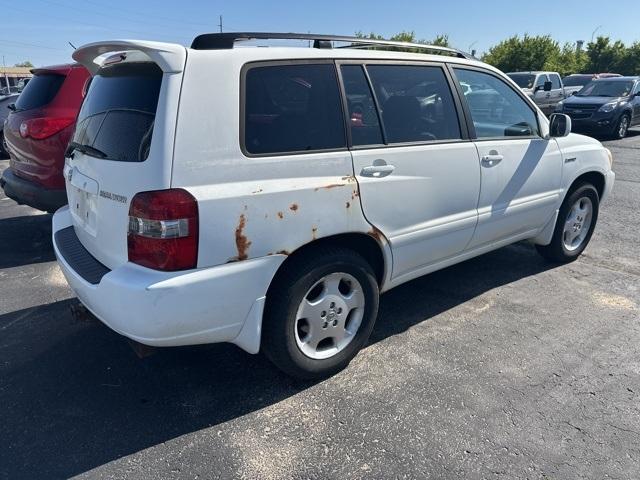 used 2005 Toyota Highlander car, priced at $5,500