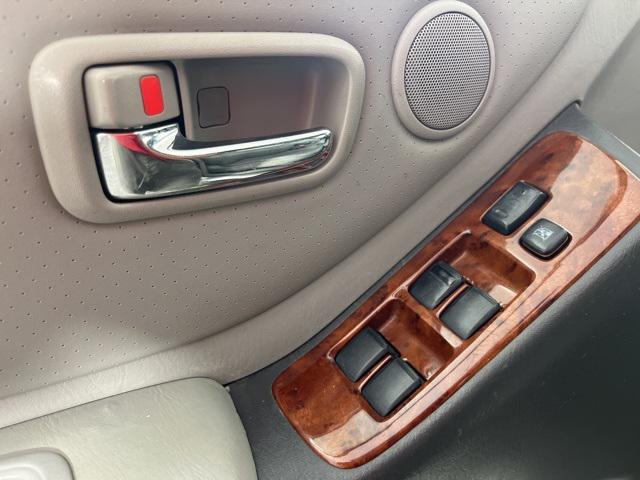 used 2005 Toyota Highlander car, priced at $5,300