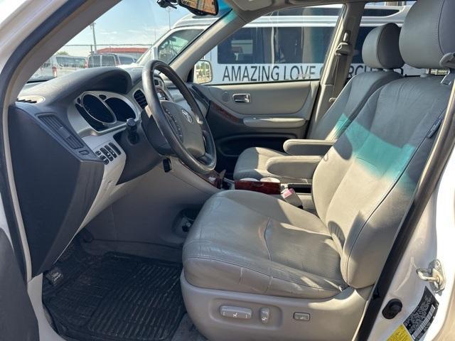 used 2005 Toyota Highlander car, priced at $5,500
