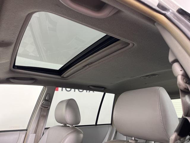 used 2005 Toyota Highlander car, priced at $5,300