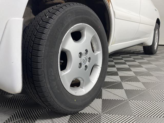 used 2005 Toyota Highlander car, priced at $5,300