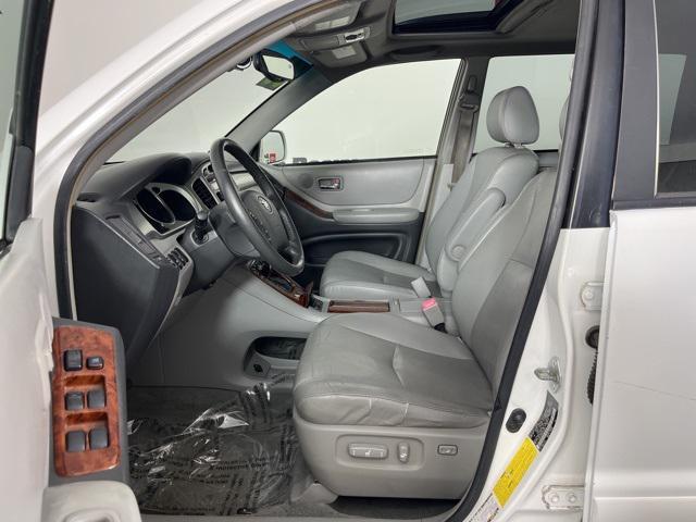 used 2005 Toyota Highlander car, priced at $5,300