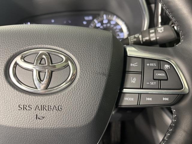 used 2021 Toyota Highlander car, priced at $41,668