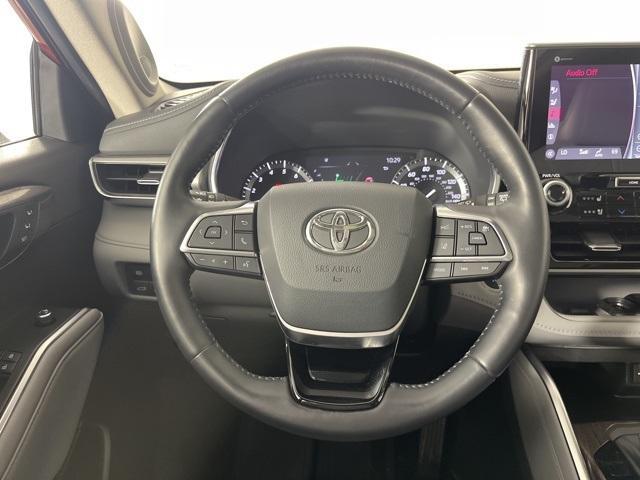 used 2021 Toyota Highlander car, priced at $41,668