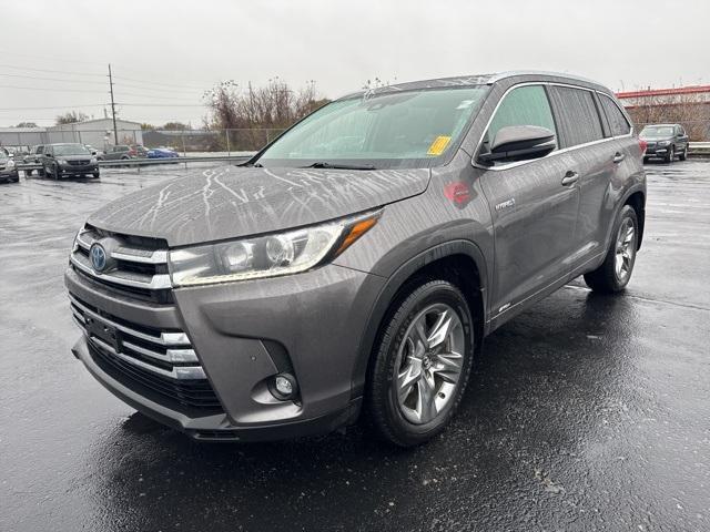 used 2019 Toyota Highlander Hybrid car, priced at $28,292