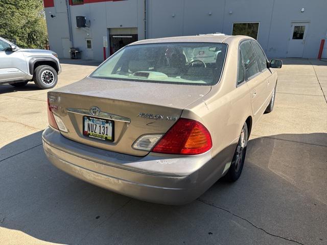 used 2001 Toyota Avalon car, priced at $800