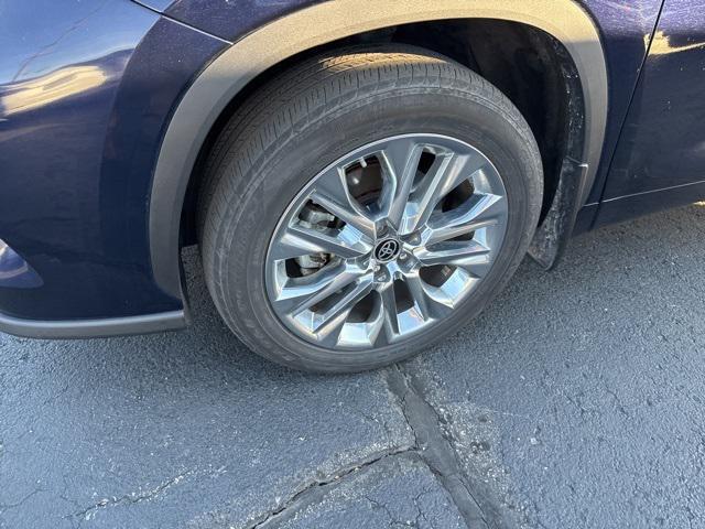 used 2023 Toyota Highlander car, priced at $42,300