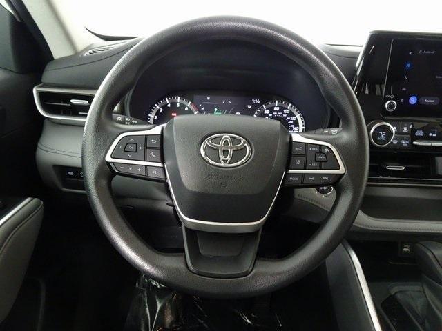 used 2023 Toyota Highlander car, priced at $32,906