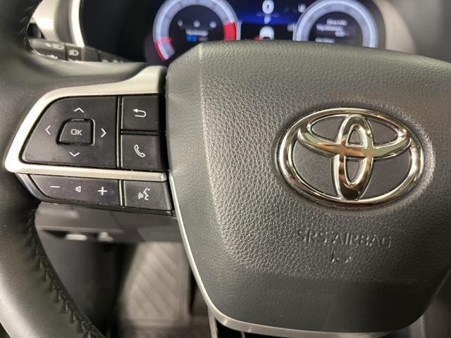 used 2023 Toyota Highlander car, priced at $43,898