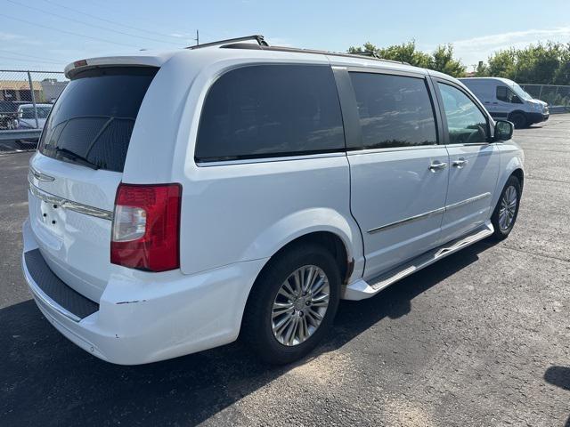 used 2015 Chrysler Town & Country car, priced at $3,100