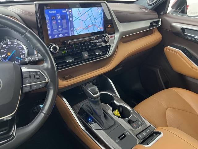used 2021 Toyota Highlander Hybrid car, priced at $38,500