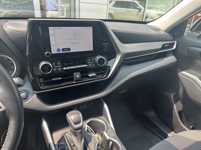 used 2023 Toyota Highlander car, priced at $34,300
