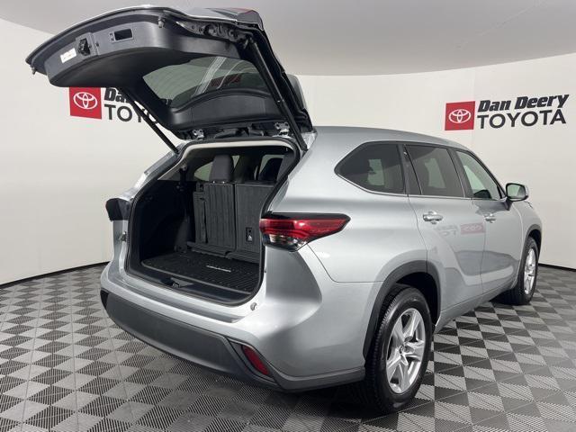 used 2023 Toyota Highlander car, priced at $33,475