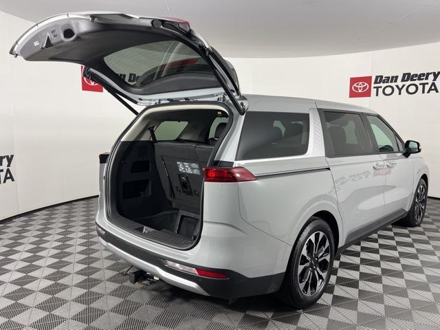 used 2024 Kia Carnival car, priced at $37,884
