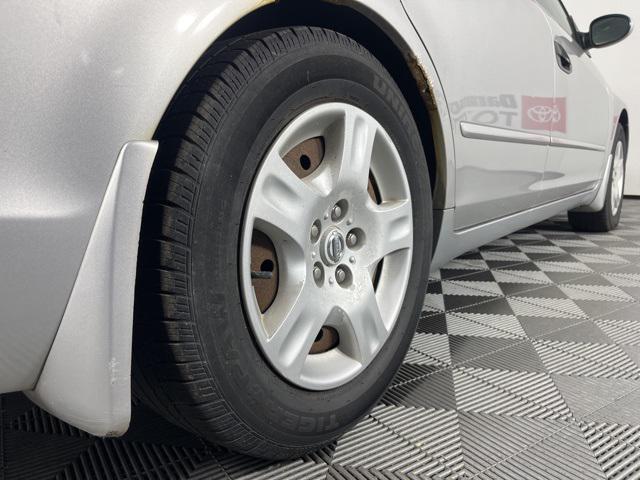 used 2003 Nissan Altima car, priced at $3,200